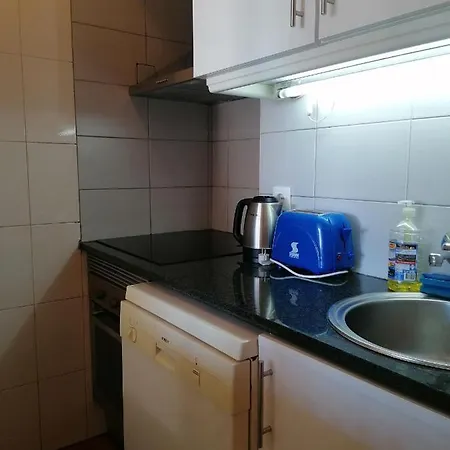 Sunny Apartment Ouramar, In Oura Beach, Albufeira