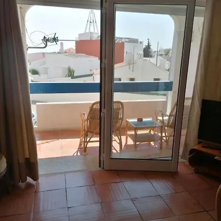 Sunny Apartment Ouramar, In Oura Beach, Albufeira *